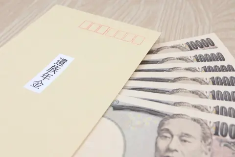 【改正】遺族年金が「5年打ち切り」に？「妻のために保険料を払ってきたのに…」夫の社会保険料は“払い損”になる？「改正前・改正後」の受給額を試算