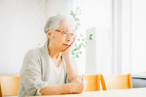 「まだ働けるから75歳まで年金は繰下げる」と話す母。途中で働けなくなった場合、申請すればすぐに受給を開始できるのでしょうか？