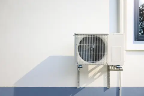 「室外機にカバー」実際どのくらいの効果がある!? 室外機を陰に置いた場合と日なたに置いた場合の電気料金を比較！