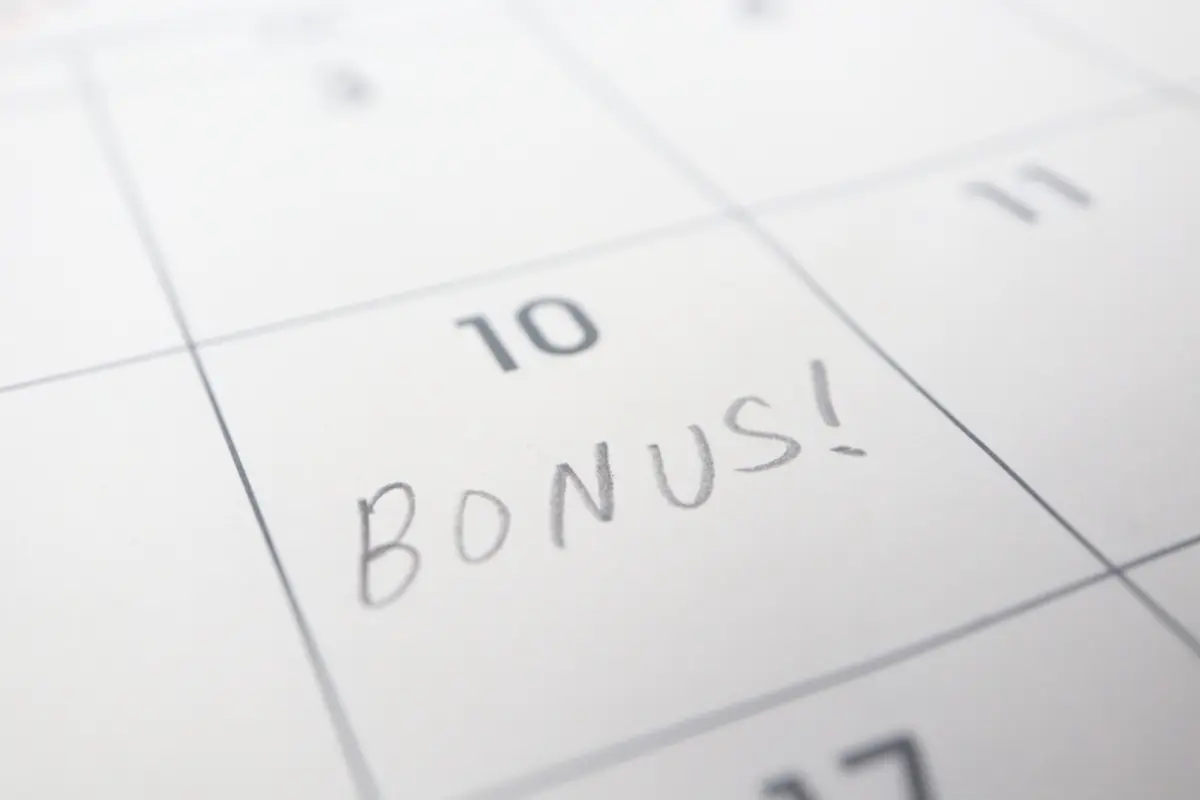 夏のボーナス、総支給額は50万円！ でも、手取りは35万円……なんでこんなに税金が引かれるの？