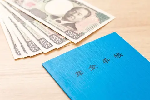 大学生の息子から「年金が高くて払えない」と連絡が。親として“代わりに払う”べきですか？ 自分の時は「1万円」程度でしたが、今はそんなに高くなっているのでしょうか？