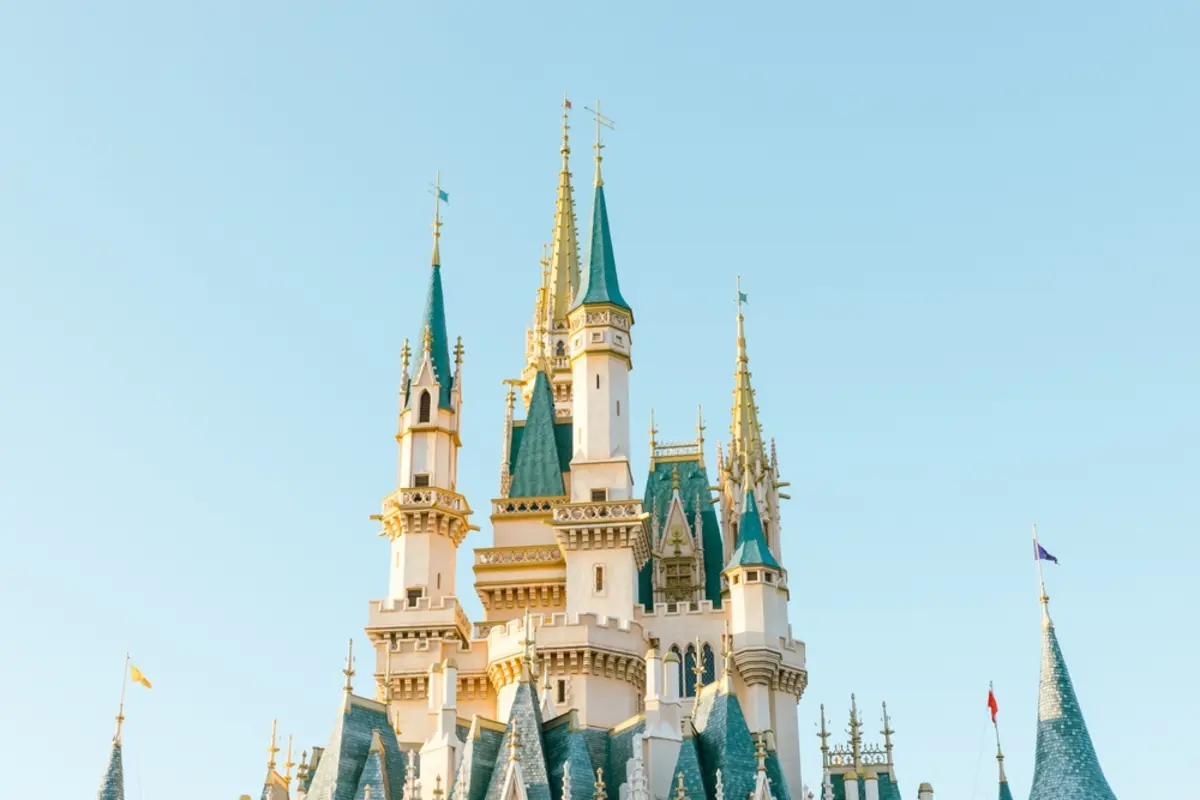 「夏ボーナス」が多めに支給！ 家族4人で「ディズニーランド」に行きたいけど、7万円あれば一日楽しめますか？「高くなった」と聞きますし、難しいでしょうか…？