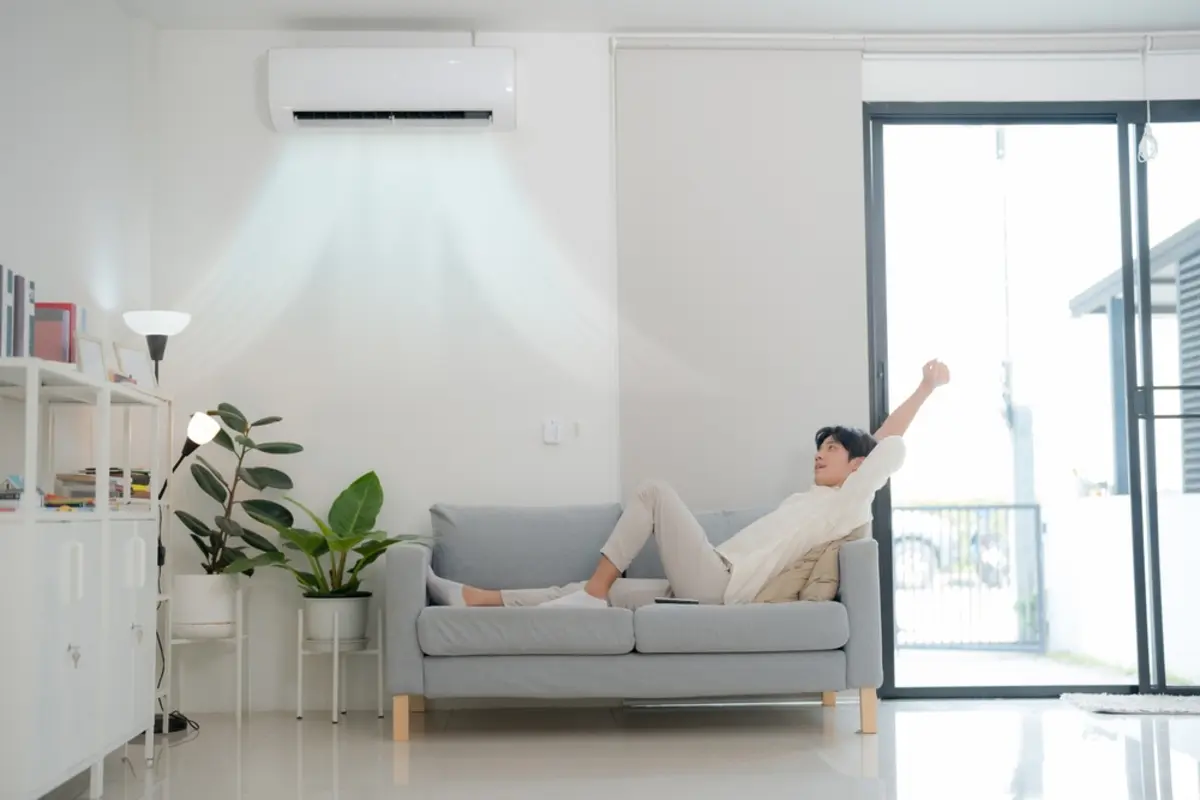 7月から9月は1日中エアコンを「つけっぱなし」の夫…「電気料金の割引があるから」と言いますが、実際どれくらい安くなるのでしょうか？ エアコンは24時間つけっぱなしでも大丈夫？