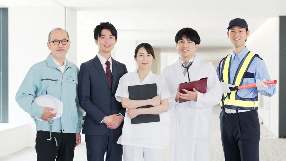 婚活中「29歳・年収300万円」の会社員。自分の年収だと“微妙な反応”されますが、もっと高収入の仕事に転職すべきですか？ やはり「公務員」は人気なのでしょうか？