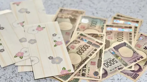 もうすぐ年金支給日ですが、「お盆玉×孫4人分」で財布がすぐ空になりそうです。金額は「お年玉くらい」包むべきでしょうか？昔は、こんな習慣なかった気がするのですが…