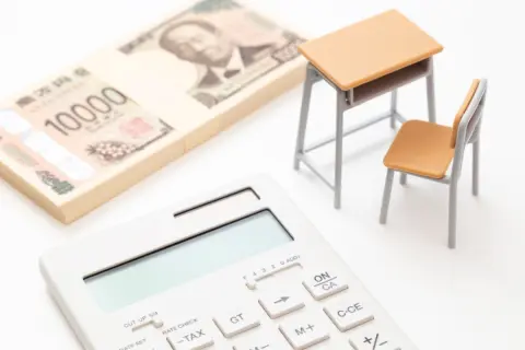 母が奨学金を「借金」扱い…！年収300万円でも大学費用を自費で出そうとしてくれているけど、奨学金を借りたほうがいい？