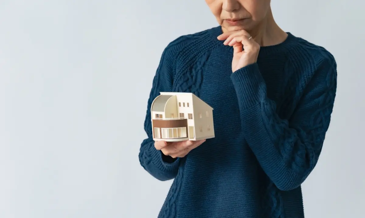 夫婦で「年金10万円・持ち家あり」でも“生活保護”は受けられるって本当ですか？「築30年」以上ですし、手放さなくて問題ないでしょうか？