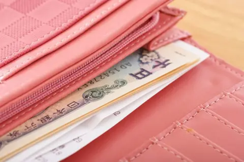 マイホームのために夫婦で節約中です。「コーヒー代」と「コンビニスイーツ代」が積み重なると意外に大きくて驚きました。ほかにも“知らないうちに出費がかさんでいるもの”って何があるのでしょうか？