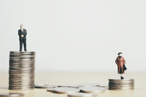 同じ世帯年収「1000万円」でも片働きと共働きでは年金額が「40万円以上」違うケースも!? 多く受け取れるのはどっち？