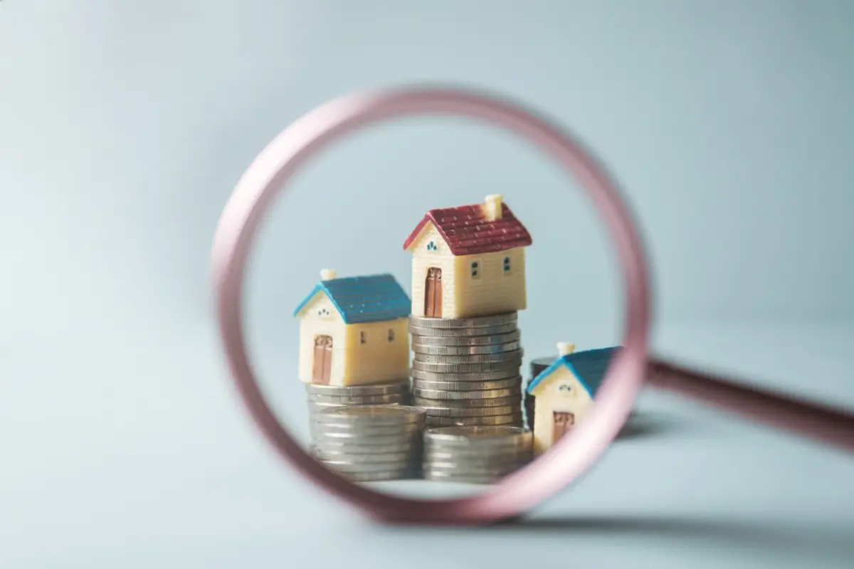 「35年固定で月13万円払ってる」と言ったら、「年収700万円台くらい？」と見抜かれました。住宅ローンの額で年収がバレるのでしょうか？