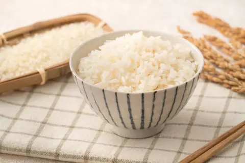 食べ盛りの子どもが3人いて「米5キロ」が1週間でなくなります。「米代」が家計を圧迫しているのですが、去年と比べて価格はどのくらい上がっているのでしょうか。