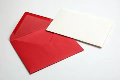 日本年金機構から父宛に「赤い封筒」が届き“差押予告”と知って不安です…。このまま放置すると、今の家に住めなくなるのでしょうか？