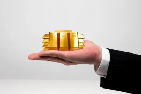 亡くなった祖母から「金200グラム」を相続しました。「相続税」は「祖母が亡くなった日」の金の価値で計算されるのでしょうか？