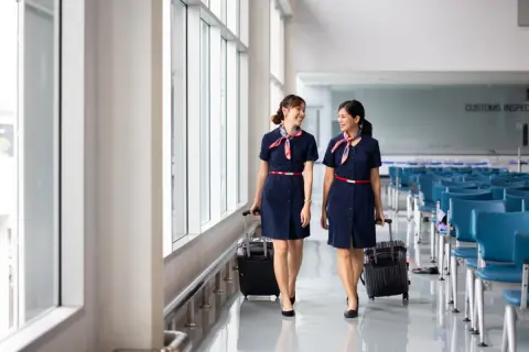 私の娘は、大手航空会社の「客室乗務員」を目指しています。やはりLCCよりも給与はよいのでしょうか？