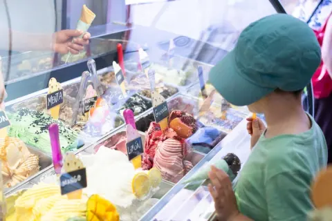 「31アイスクリーム」の売り上げは夏がトップだけど、意外と「冬」も下がらない？ 業績から見る“ビジネスモデル”とは