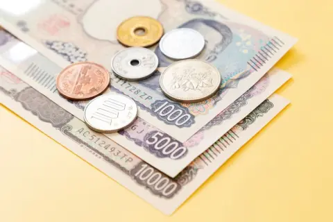 日銀本店で「年金保険料」を払ったら、お釣りが「新札＆ピカピカの硬貨」で返ってきた！ いったいナゼ？“きれいなお釣り”をもらえる納得の理由とは