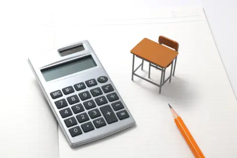 高校生の娘を持つママ友が「学校以外に月5万円かかっていて大変」と言っていました。来年うちの子も高校生なのですが、入学金と授業料以外にもそんなにかかるのでしょうか？