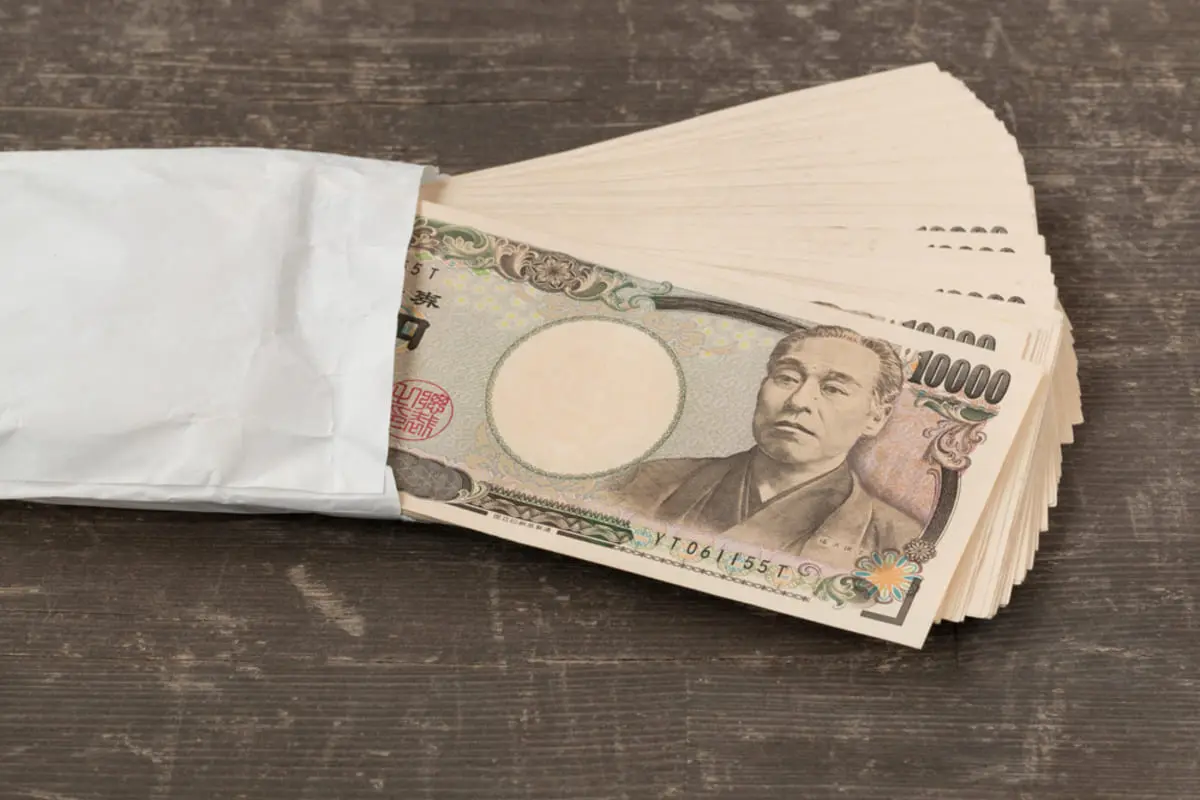 車の買い替えに、コツコツ貯めてきたタンス預金「200万円」を使う予定です。源泉徴収した給料から使えば税金の申告など必要ないですよね？