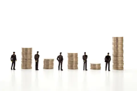 平均年収「460万円」上場企業「671万円」…会社員で“年収400万円”の自分は少なすぎ!? 平均が跳ね上がる「数字のマジック」とは