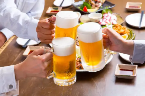 日本一「ビールを飲む」地域はどこ？ 暑い地域より“東北・北陸”が上位でビックリ！ 全国平均は「1万2358円」という結果に