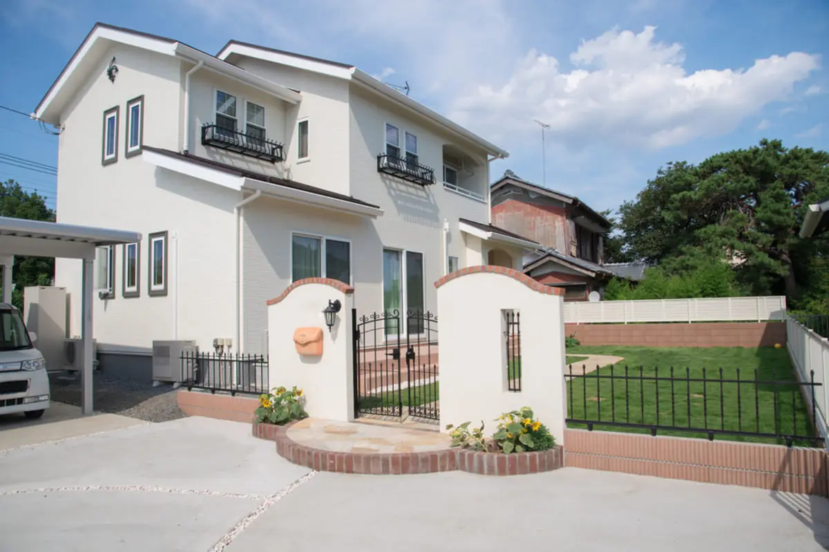 注文住宅を契約したのに「外構費」「水道工事費」が別途請求に!? 後悔しない見積もりの見方とは