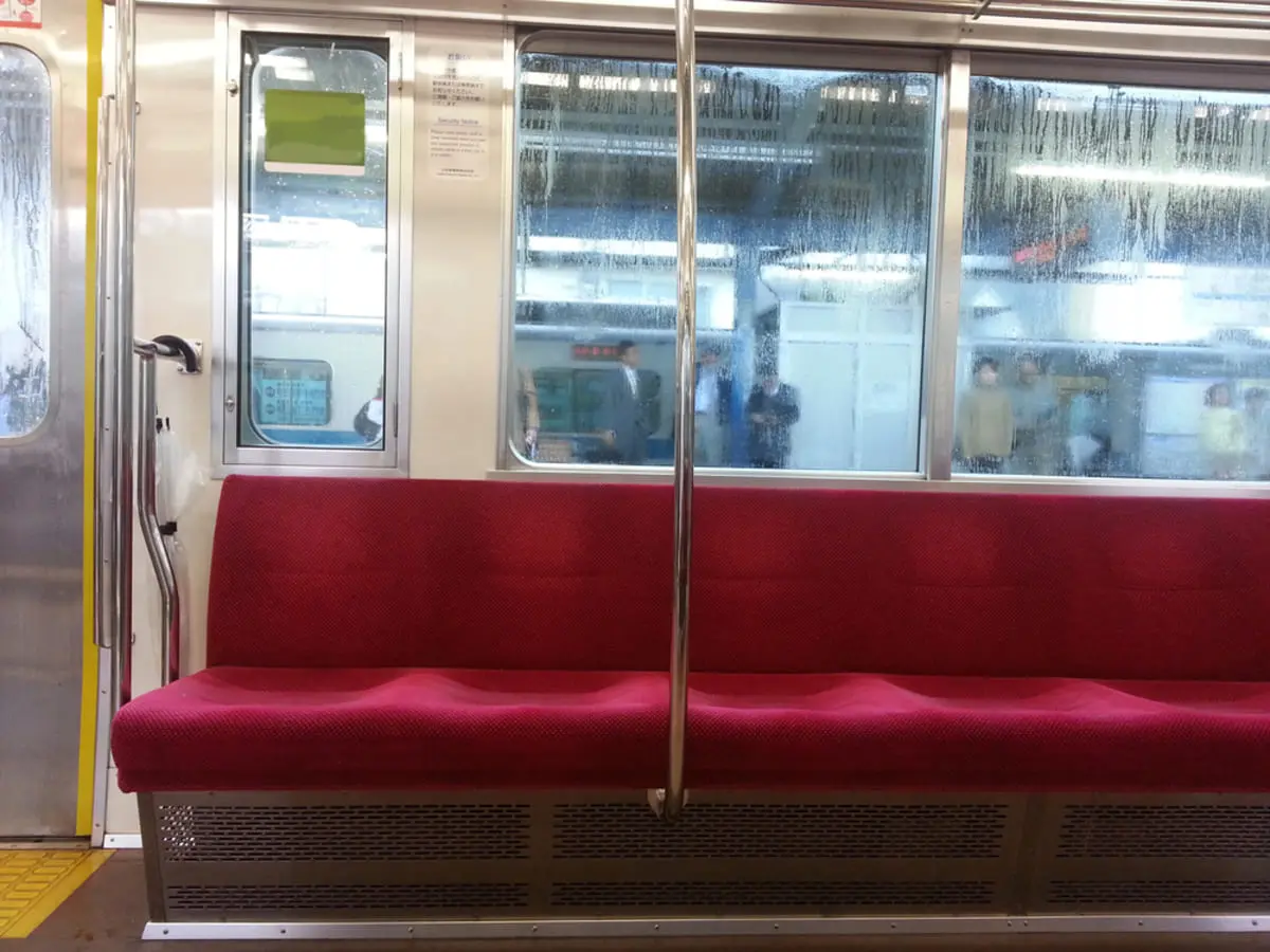 鉄道好きの同僚は、山手線「新宿→池袋」を内回りで“遠回り”するのが楽しいとのこと。最短経路を通らずに乗って“不正”にならないのでしょうか？「大回り乗車」のルールとは