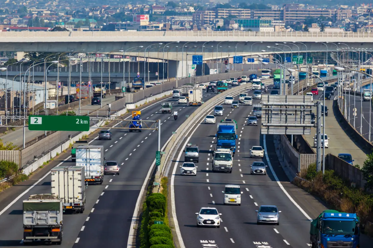 お盆でも高速が「2000円」安くなる!?「休日割引」は適用されないんじゃないの？ お盆期間中に“使える・使えない割引”を解説