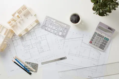 一級建築士の約4割は「年収700万円」以上！ 建築士になれば「高収入」を狙える？ 合格率もあわせ確認