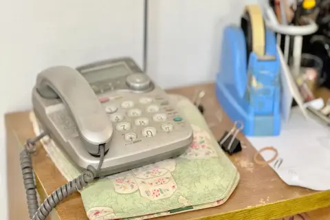 母が亡くなり実家を整理していたところ、古い「固定電話」を発見！ 半年間“毎月2000円程度”の基本料金が引かれていたようですが、「電話加入権」を売却すれば元が取れますか？