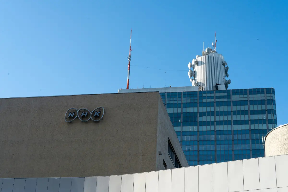 10月から始まる「NHKの新たなインターネットサービス（NHK ONE）」、“サービスの利用開始”をタップするとスマホだけでも“月額1100円”の「ネット受信料」がかかる？ 解約の流れも解説