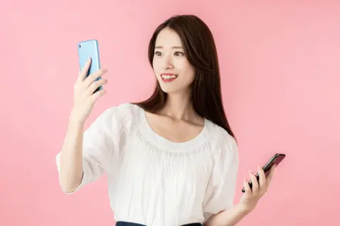4年前に買ったスマホを使っていますが、友人から「2年ごとに買い替えるのが一番オトクだよ」と言われました…どういうことでしょうか？