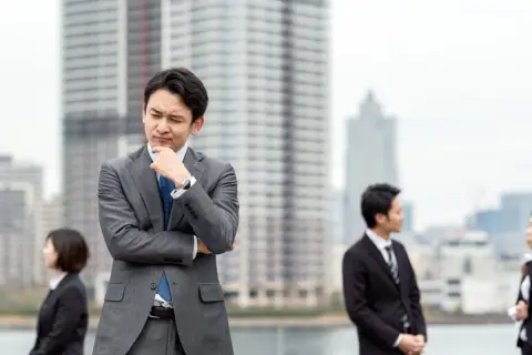 「課長」の自分よりも、大企業に勤めてる「係長」の友人の方が高収入であることが判明…！ 収入を上げるには大企業への転職を検討するしかないでしょうか？