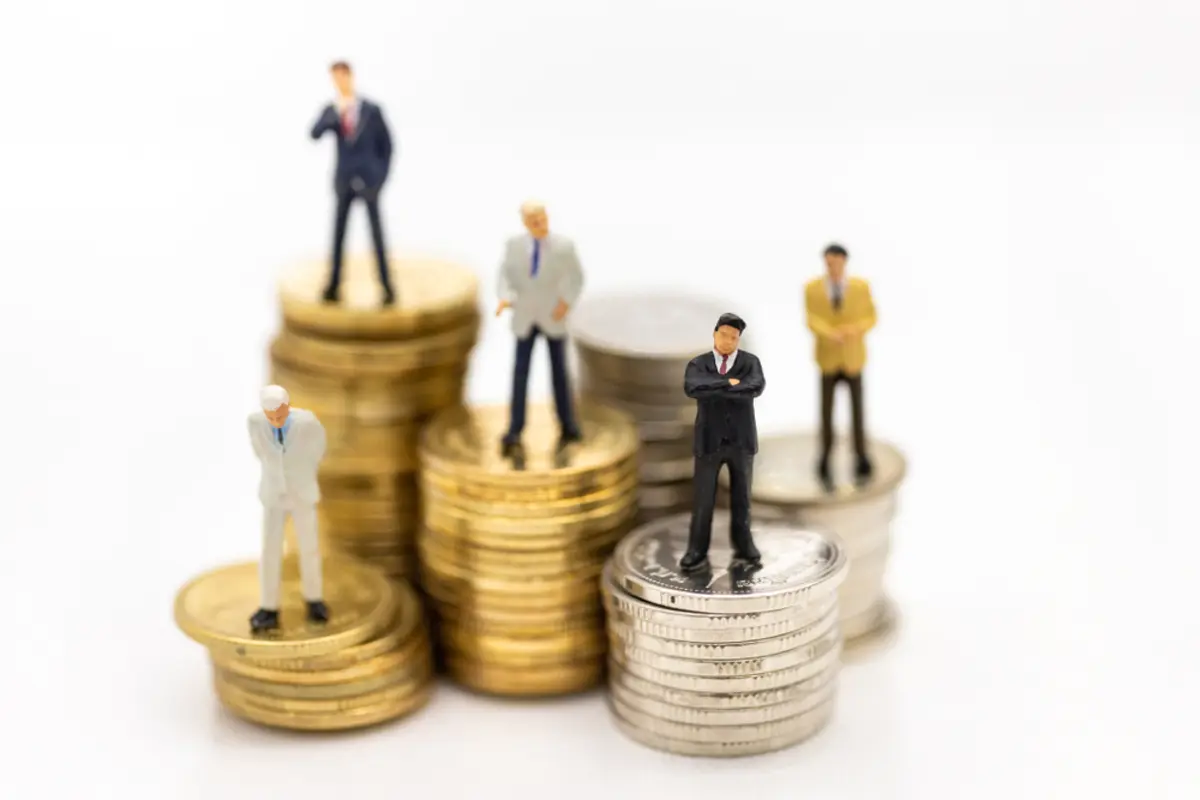 共働きで「公務員」の兄夫婦。わが家は「中小企業」で働いていますが、年収はどれだけ違うのでしょうか？