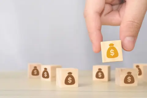 60代の平均貯蓄額が「2000万円」を超えているって本当!?私たち夫婦は「800万円」しか貯金がありません…