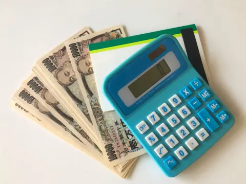 日本の平均貯蓄額が「1307万円」なのに中央値は「330万円」!?どちらの金額を目安にすればよいの？