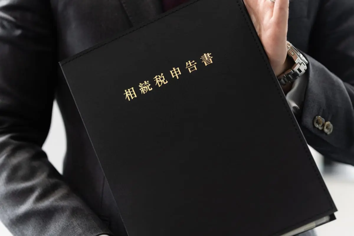 親と同居すれば土地の評価額が「最大8割」下がって“相続税”が軽減される!? 亡くなる「一週間前」からの同居でも適用されるの？