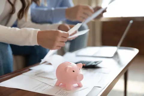 医療費控除や遺族年金など制度で「生計を一にする」という表記を見るけど、夫婦どちらも会社員の場合はどうなるの？