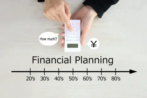 母の年金は「月12万円」ですが、生活費が足りません…。高齢者の平均年金額はいくらくらいなのでしょうか？