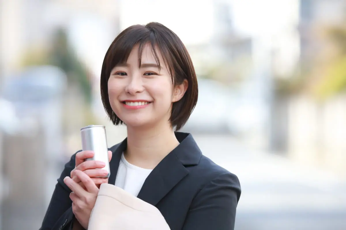 毎日「缶コーヒー」を持参する同僚。うらやましく思っていたら「ダイドーの株主だから優待価格で買える」と返答が！ 必要な保有額はいくら？“利回り”もあわせ解説
