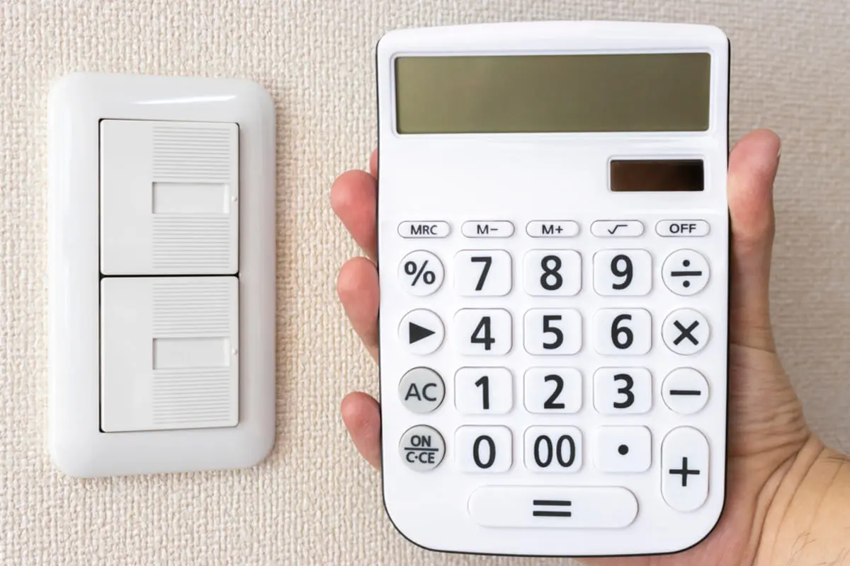 10月から「電気代」がまた値上げ!? 1ヶ月の平均「1万2000円」はどこまで上がる？ 電気代を抑える方法も確認