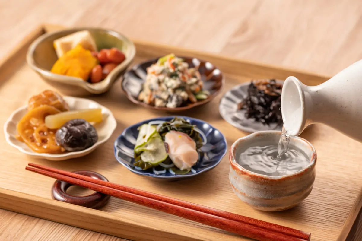 居酒屋で「食事だけ」でも“お通し代”は必須!? 食事と飲み物1杯に追加で「500円」払う必要はありますか？