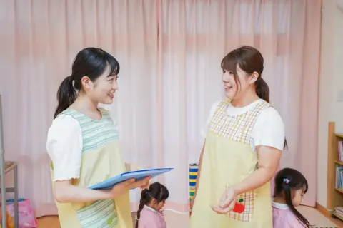 娘が保育士を目指していますが「給料が低いから」と進路を迷っています。年収が上がったと聞いたことがあるのですが、いくらくらいなのでしょうか？