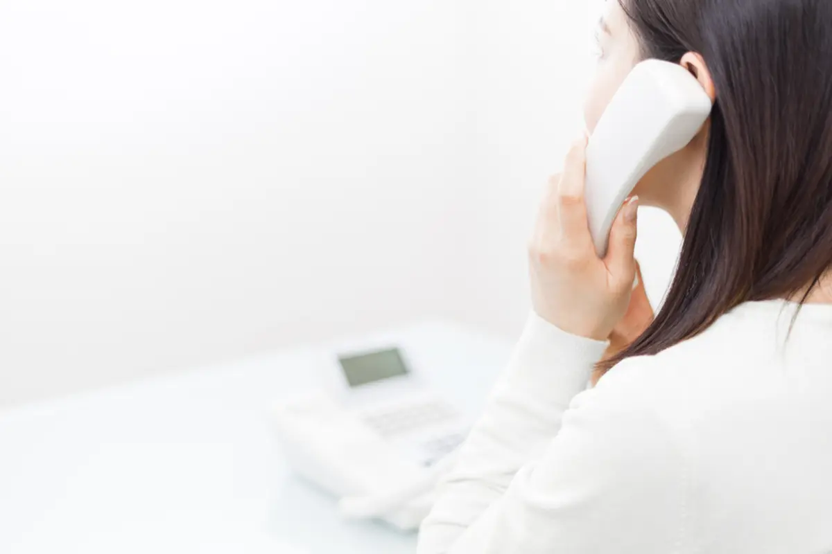 ほとんど使っていない“固定電話”。ネットとセットで「月6000円」払っていますが、固定電話だけ解約すると通信費はいくら下がるのでしょうか？