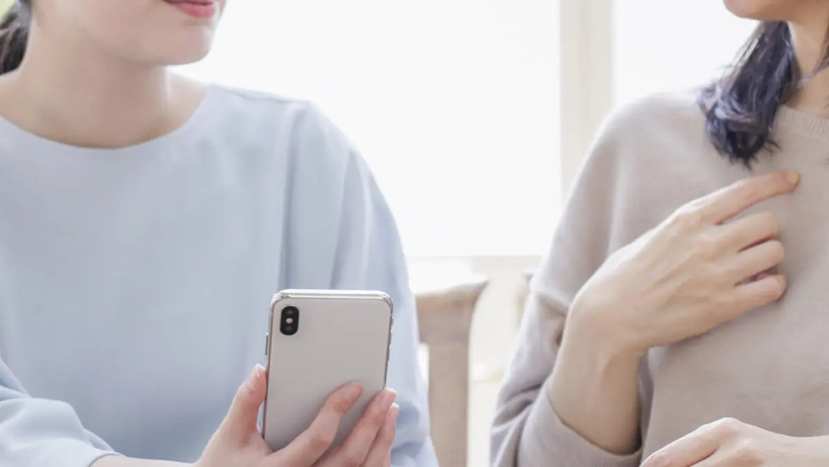 4人家族で月のスマホ代は「3万円超」ですが、ママ友から「高すぎじゃない？」と言われました…平均より「1万5000円」も高いって本当？