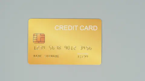 「ゴールドカード=空港ラウンジ無料」と思ってたら、一部しか利用できずショック！「軽食・アルコール付き」には入れない？“3つの空港ラウンジ”の違いを解説