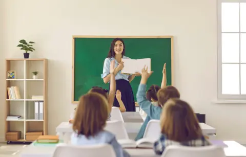 子どもに通わせている習い事TOP3は「水泳」「サッカー」「英会話」！それぞれの月謝は“月1万円”でおさまる？