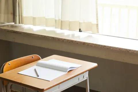 「子ども2人×教育費1000万円」…夫の年収700万円でも将来が不安！私も専業主婦を辞め「正社員」として働くべきでしょうか？