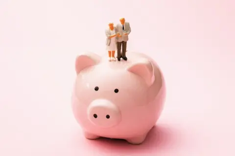 50代～60代で「老後資金」はどれくらい貯めればいい？ 気になる“平均的な貯蓄額”や“老後の生活費”はいくら？