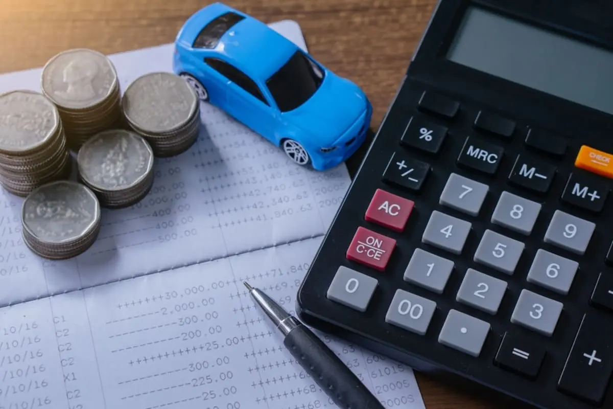 【比較】50代で“車の買い替え”なら「200万円のコンパクトカー」「300万円のSUV」どっちが得？ 10年間の“コスト”をFP目線で解説