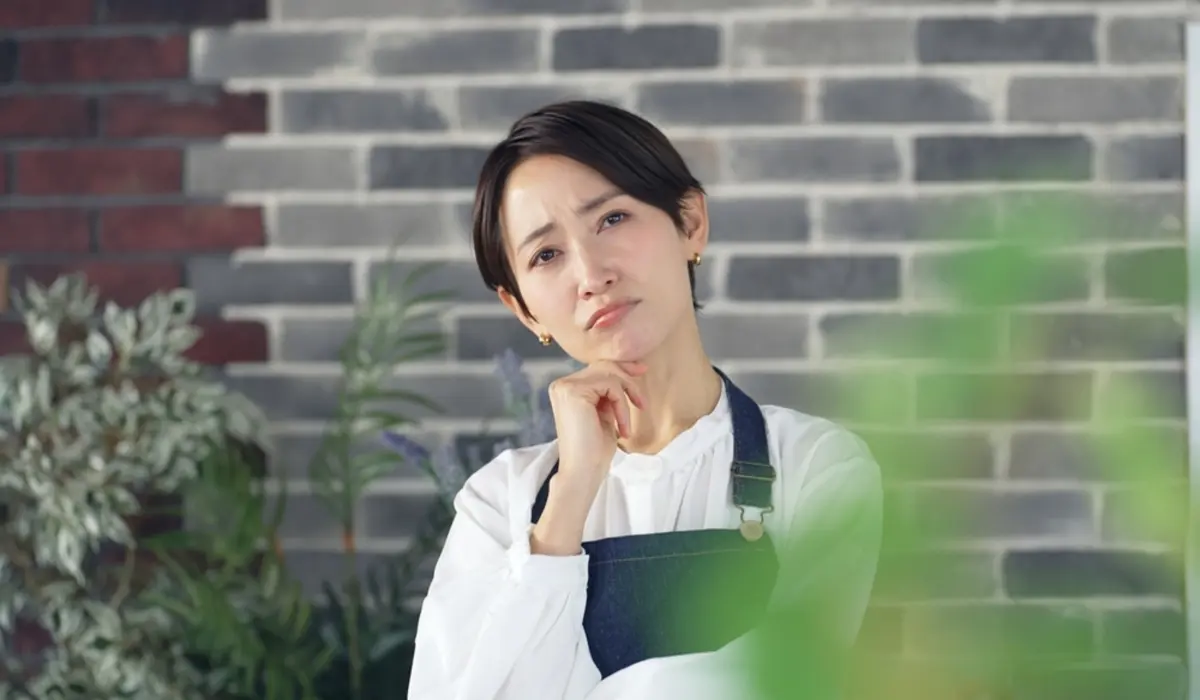 45歳、扶養から外れて月収18万円の契約社員になろうか検討中です。私のほうが早く亡くなった場合、夫がもらう遺族年金はどのくらい増えますか？